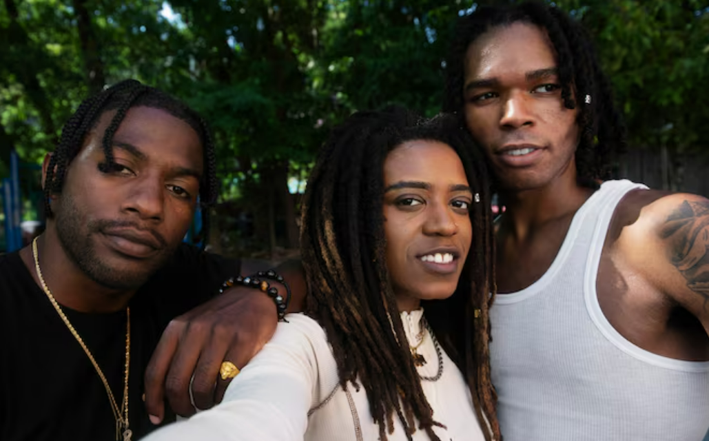 black threesome dating